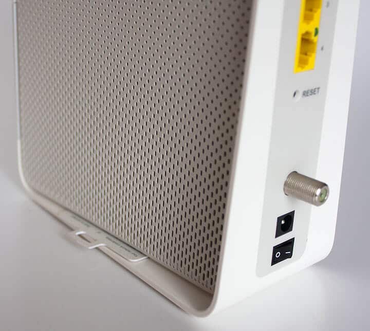 Unitymedia ConnectBox mit Detailkärtchen für WLAN