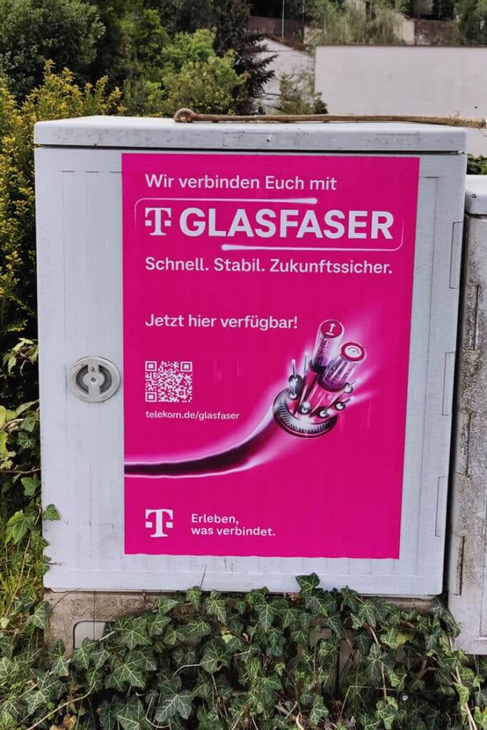 Telekom: Glasfaser Werbung an Verteilerkasten